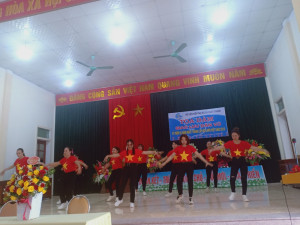 Tọa đàm 92 năm ngày thành lập Hội liên hiệp phụ nữ Việt Nam và chương trình giao lưu dân vũ của 10 chi hội trên toàn xã