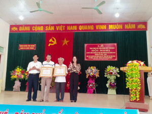 Xuân Thành tổ chức Lễ trao tặng huy hiệu Đảng- Hội nghị sơ kết giữa nhiệm kỳ Đại hội Đảng bộ khóa XXX và học tập chuyên đề năm 2023 về “ Học tập và làm theo tư tưởng, đạo đức, phong cách Hồ Chí Minh”